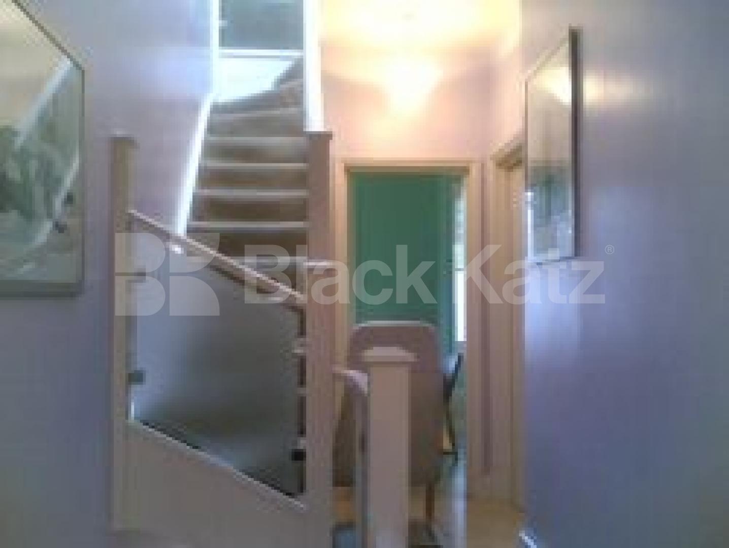 			4 Bedroom, 1 bath, 1 reception Flat			 Wightman Road, FINSBURY PARK/GREEN LANES N4